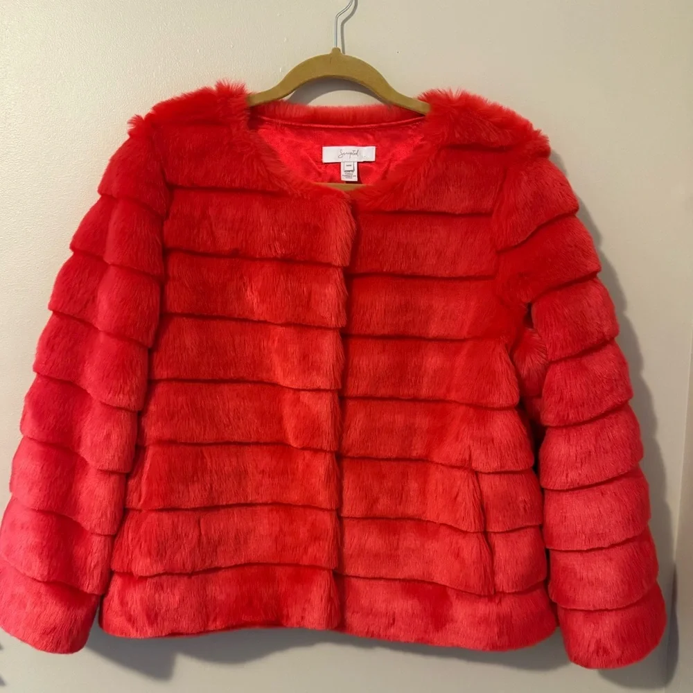 [SCRIPTED] Tiered Faux Fur Jacket in Brilliant Poppy - Picture 4 of 12